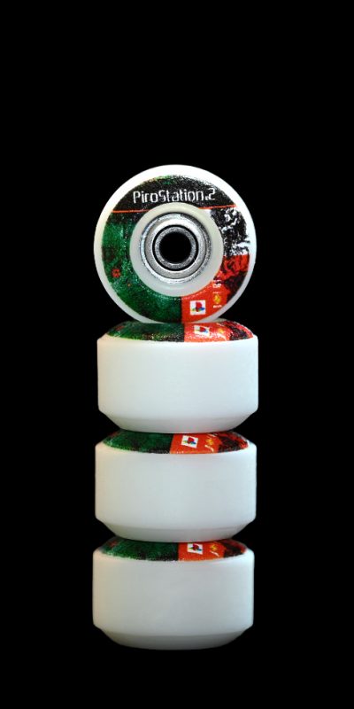 PiroStation 2 – White Reversible Real Wear Graphic 8mm Street RS Wheels (P3)